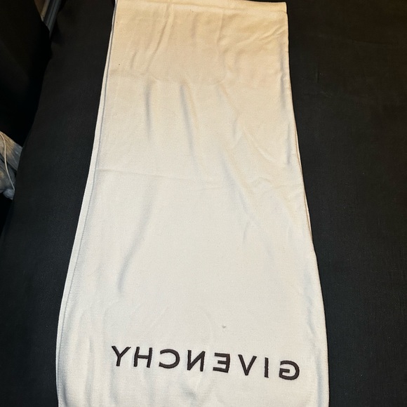 Givenchy Scarf - Picture 4 of 9